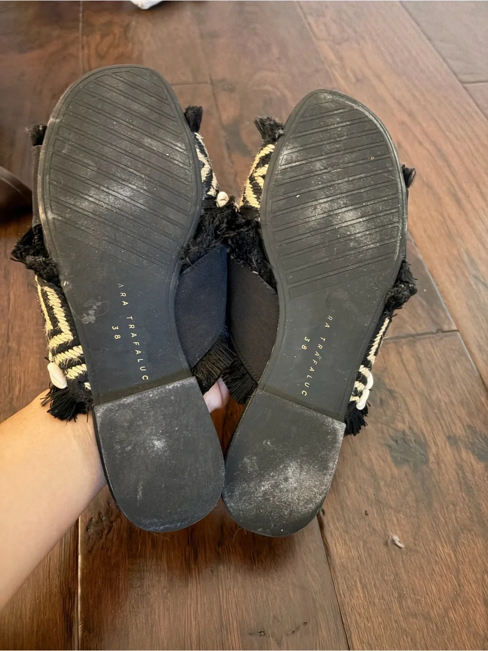 Zara Black & White Chevron Slide Sandals with Shell Trim - Picture 2 of 2